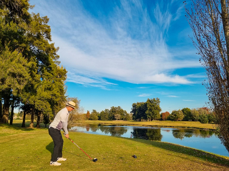Golfista en el Tee de Salida